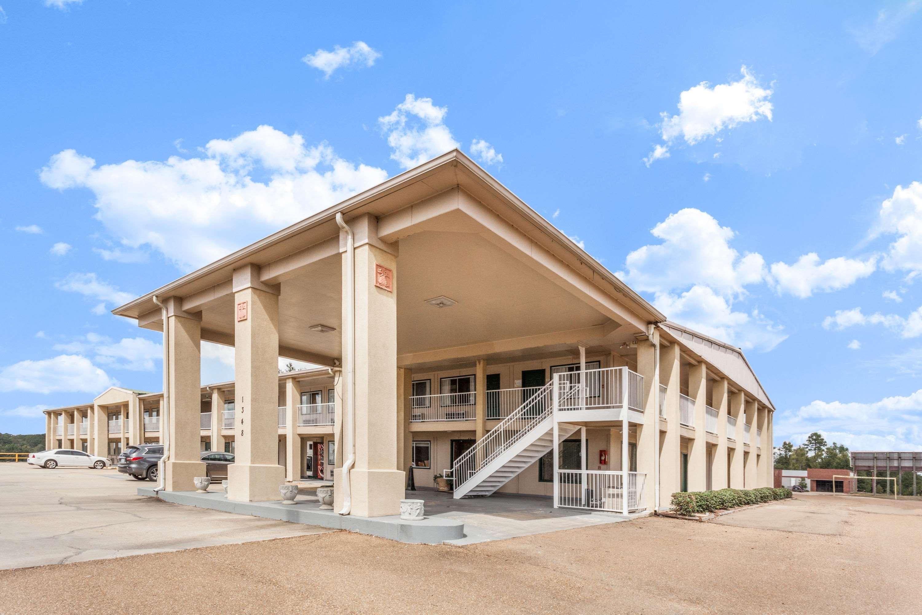 Super 8 By Wyndham Brookhaven Hotell Eksteriør bilde