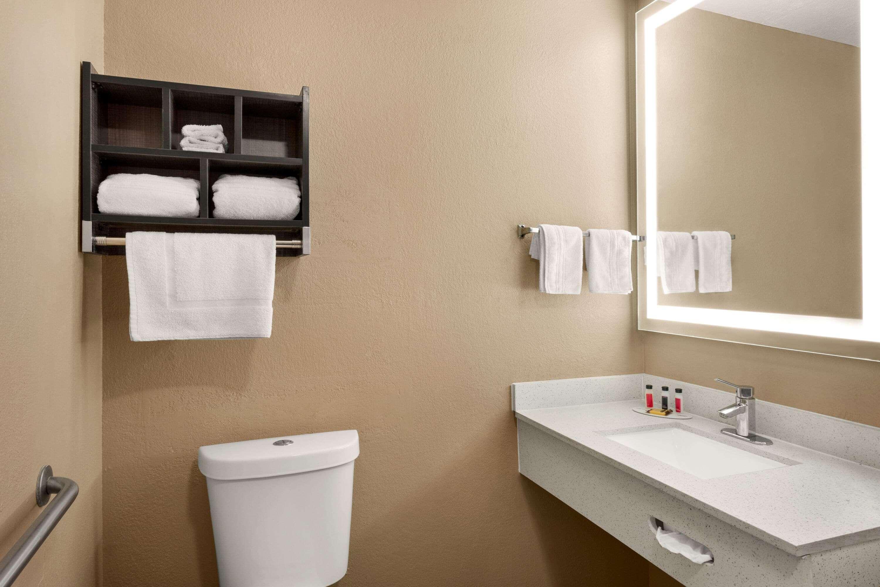 Super 8 By Wyndham Brookhaven Hotell Eksteriør bilde
